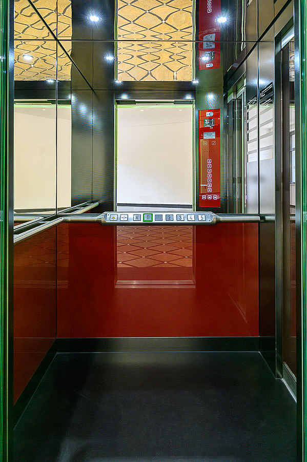 Specialglass for elevator constructions