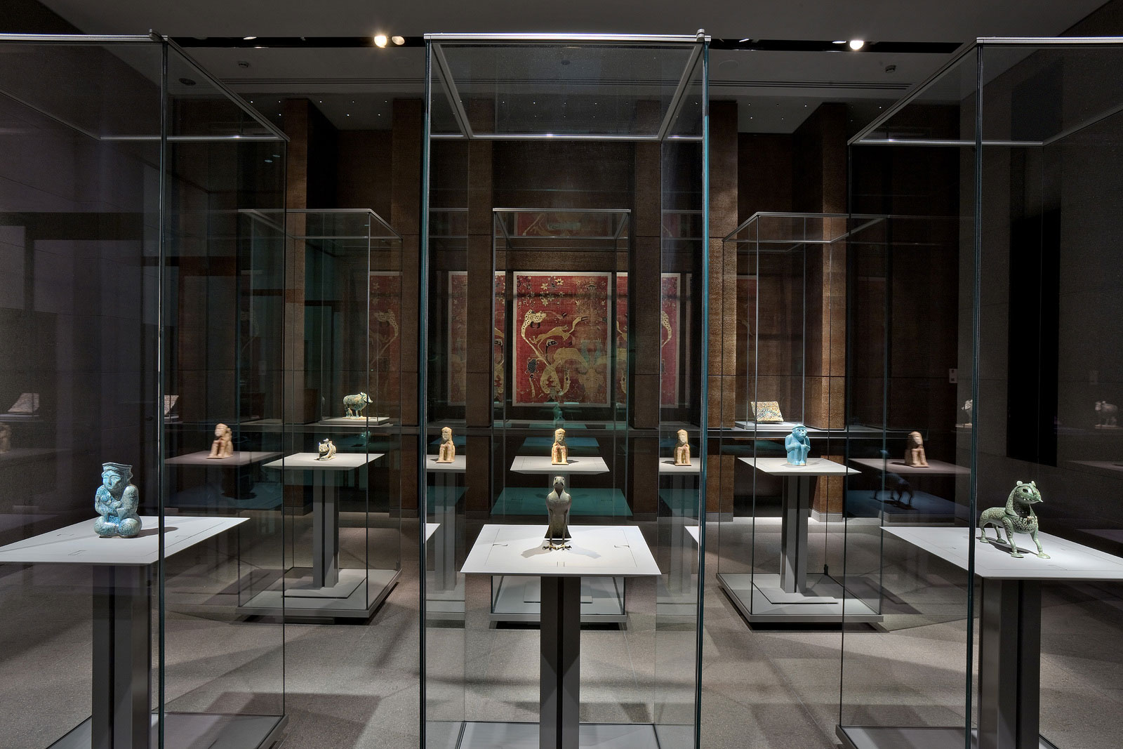 Amiran anti-reflective glass for interior design