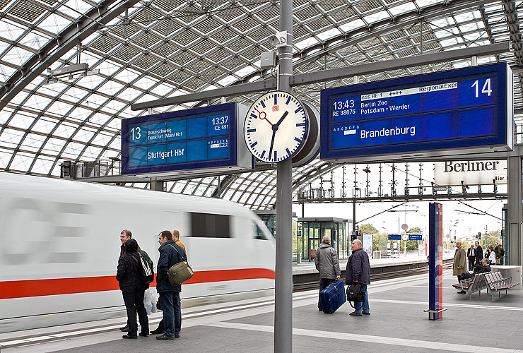 SCHOTT Conturan® anti-reflective glass for technical displays