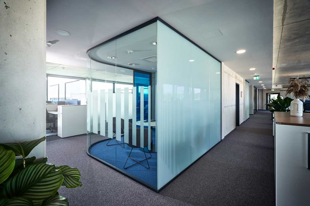 Curved glass partition inside the Semcoglas office building, made from laminated safety glass