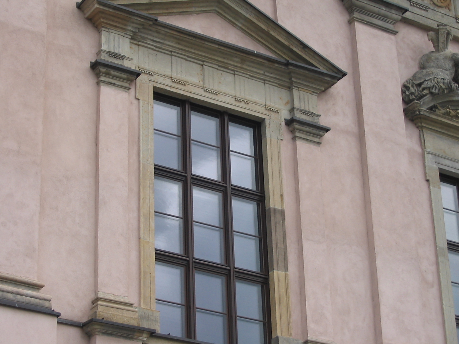 RESTOVER® restoration glass - ideal for museums