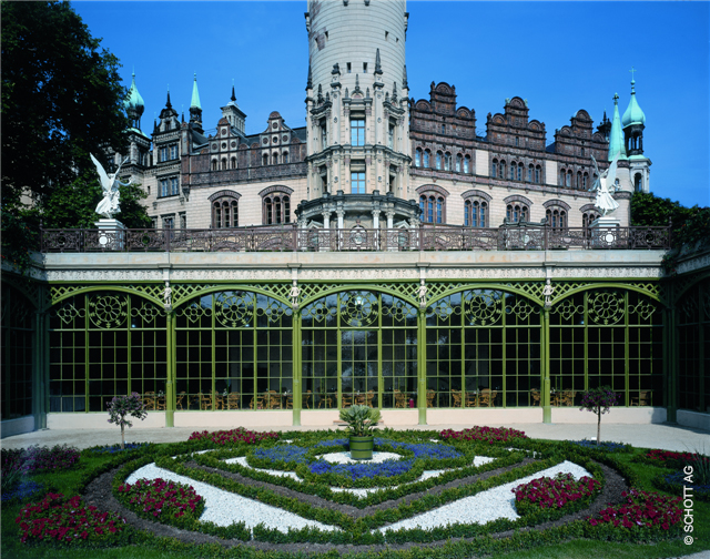 RESTOVER® restoration glass - ideal for buildings dating from the early 1900s