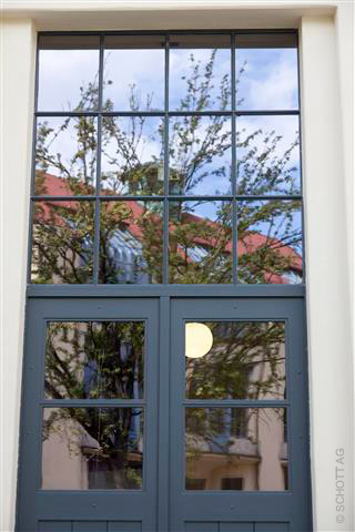 SCHOTT TIKANA® restoration glass for buildings from the classical modern period