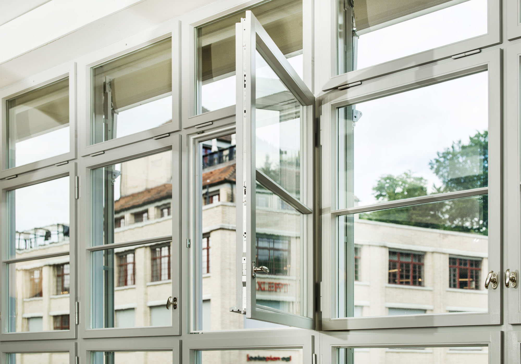 TIKANA® restoration glass - ideal for buildings from the classical modern period