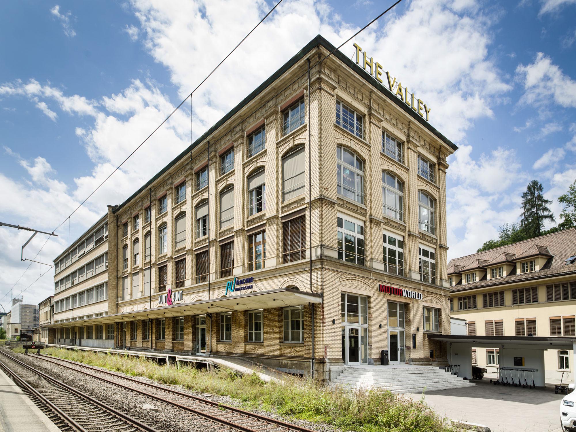 Restoration glass application for buildings from the classical modern period